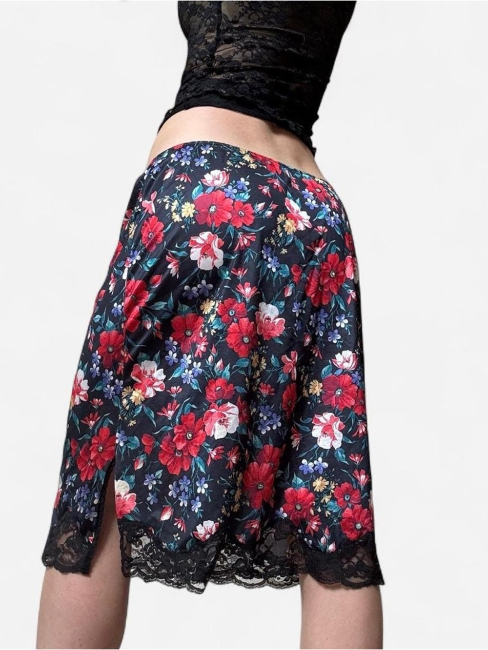 Vintage 80s floral printed slip skirt with lace trim - Picture 2 of 6